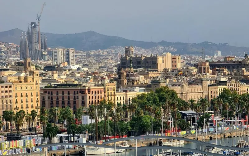 NIce views of Barcelona. In love with my city! #barcelonaguidesgroup #barcelonaofficialguide #barcelonatoursandguides #barcelonaprivatetourguide #barcelonatailormadetours #barcelonalovers #lovebarcelona #laramblademar #larambla #portvell #cataloniaexperience