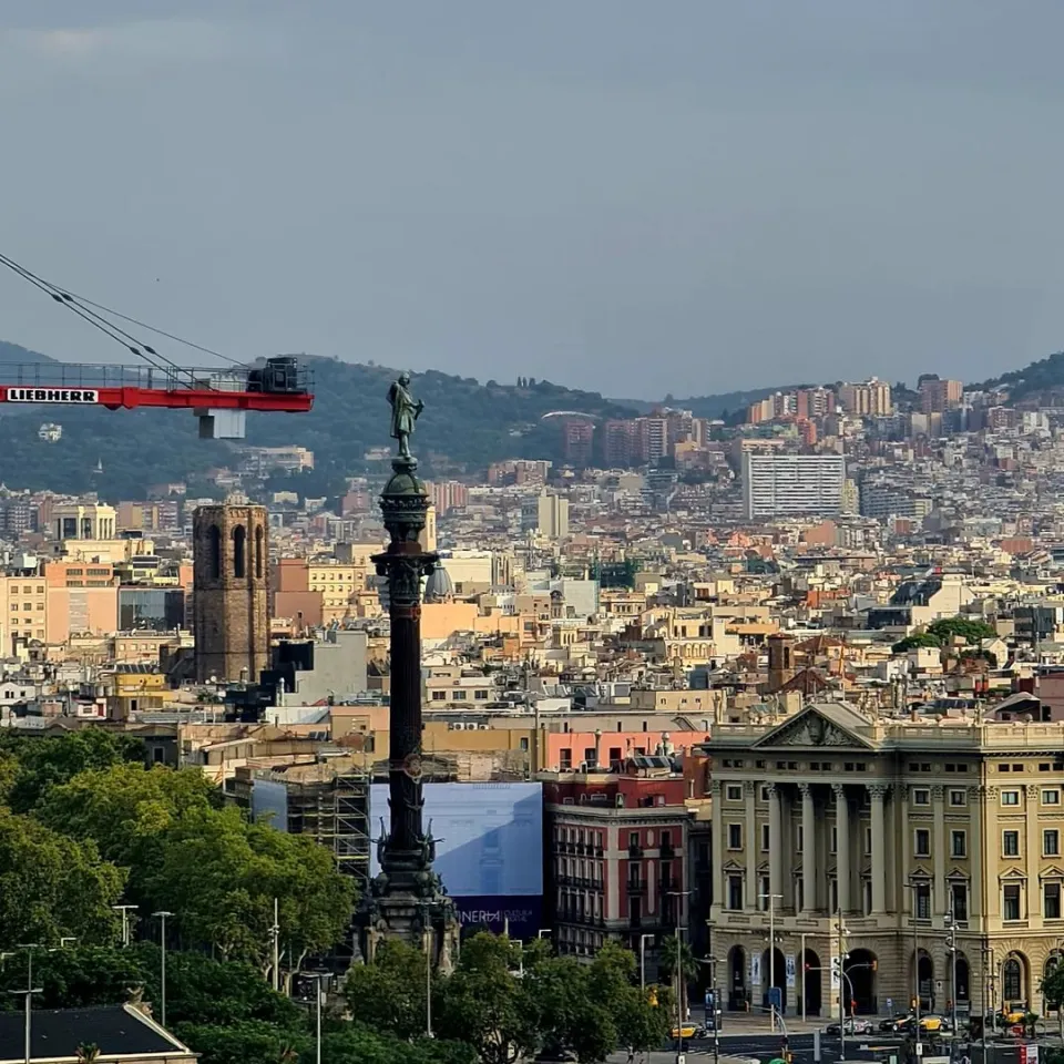 NIce views of Barcelona. In love with my city! #barcelonaguidesgroup #barcelonaofficialguide #barcelonatoursandguides #barcelonaprivatetourguide #barcelonatailormadetours #barcelonalovers #lovebarcelona #colombusmonument #larambla #cataloniaexperience